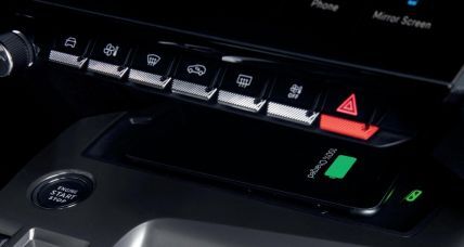 Peugeot 408 interior 3 ua