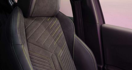 Peugeot e-2008 interior 2 ua