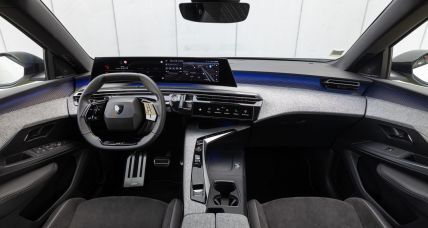 Peugeot 3008 interior 2 ua