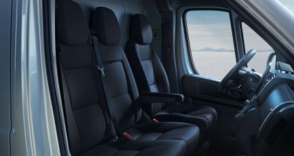 Peugeot Boxer Fourgon interior 3 ua