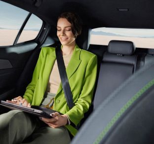 Peugeot 408 interior 4 ua