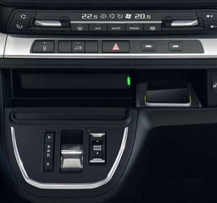 Opel Vivaro interior 4 ua