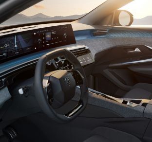 Peugeot e-3008 interior 6 ua