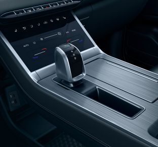 Chery Tiggo 4 HYBRID interior 5 ua