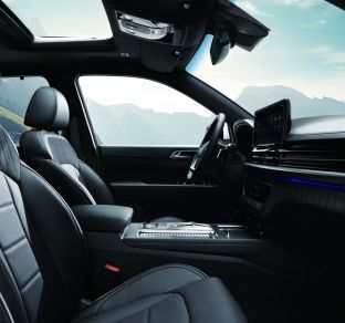 KGM (SsangYong) Rexton interior 4 ua