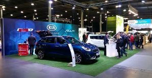 Бренд KIA продемонстрировал эко-кроссоверы на выставке электромобилей Plug-In