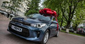 Первым обладателем нового хэтчбека Kia Rio стала жена фронтмена O.Torvald Жени Галича