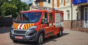 Автомобіль першої пожежної допомоги на шасі PEUGEOT Boxer: унікальна версія - унікальний характер