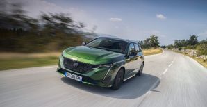 Новый PEUGEOT 308 уже едет в Украину: объявлены комплектации и цены