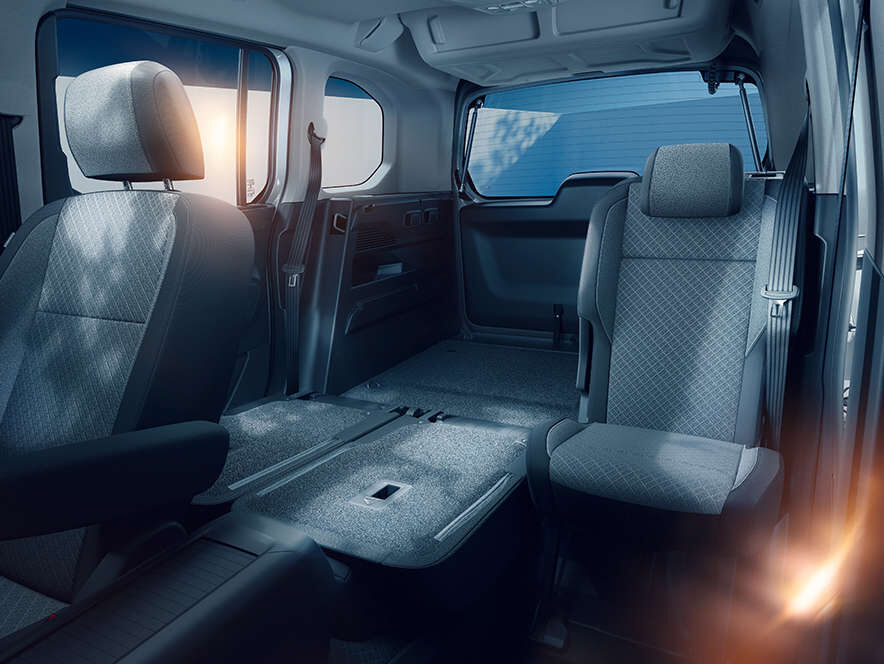 Новий Опель Комбо сидіння ззаду