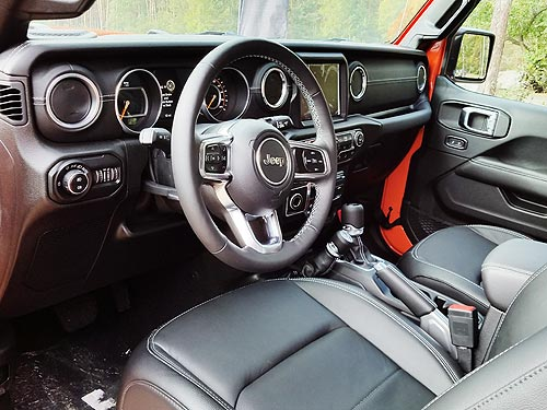 Jeep Wrangler салон