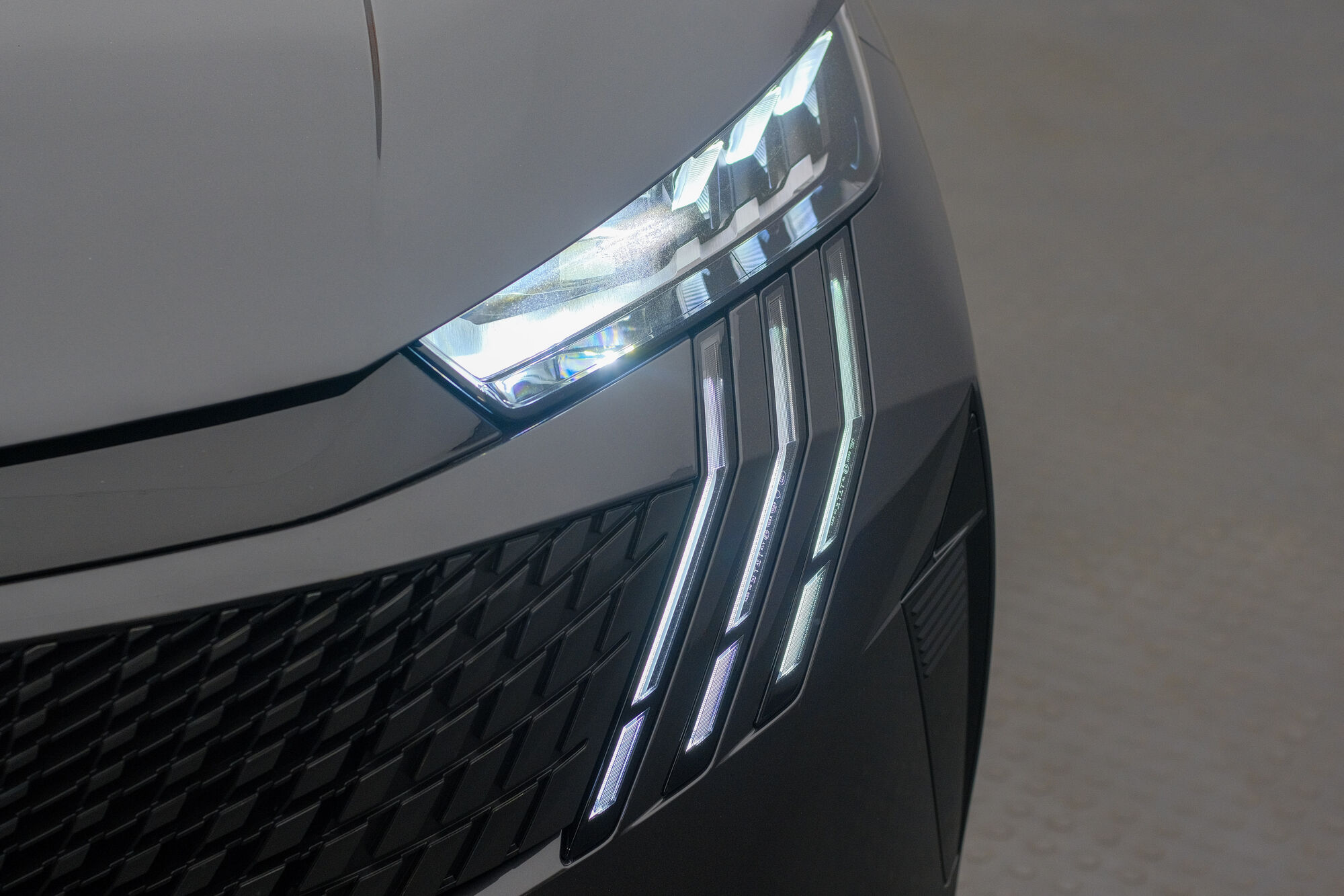 Новый Peugeot 3008 (Пежо 3008) в наличии в салоне в Киеве
