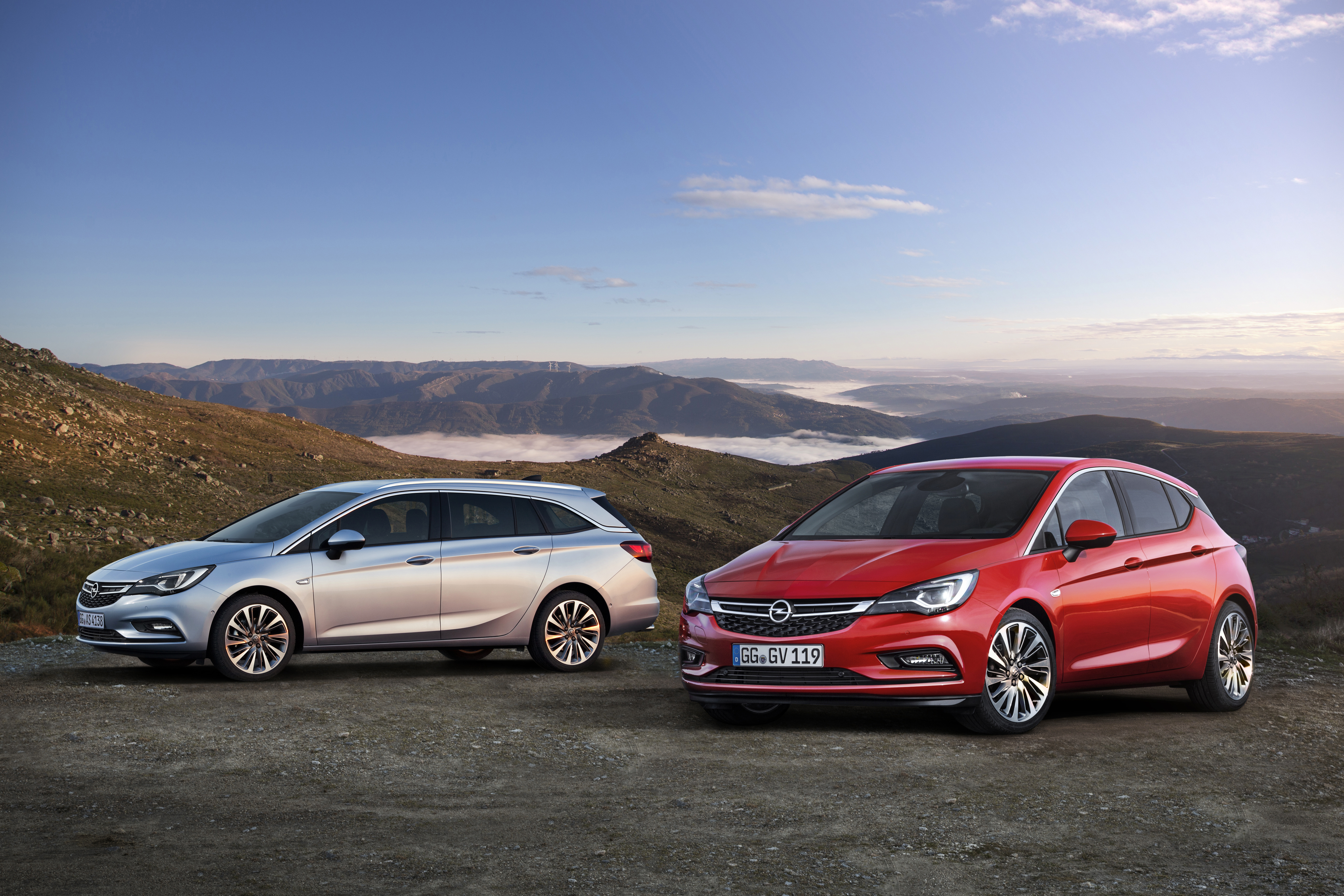 Opel Astra з фарами IntelliLux LED стала одним з найбільш продаваних авто в Європі