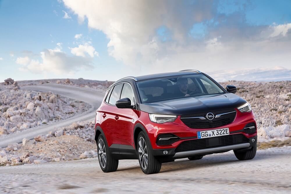 Повнопривідний гібрид Grandland X - перший у своєму роді