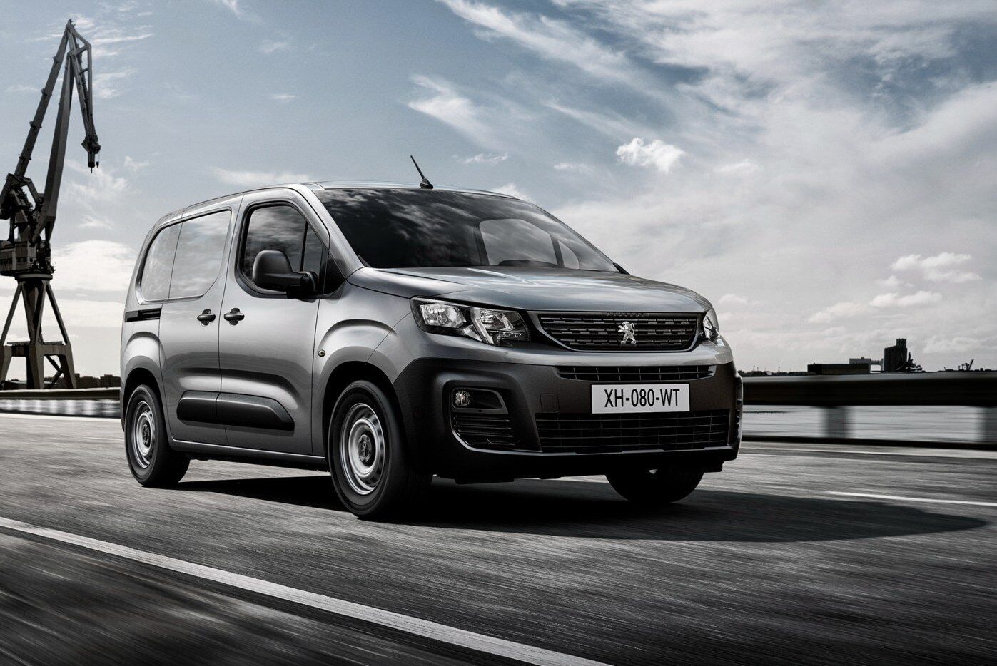 Peugeot – в лидерах продаж коммерческих автомобилей!