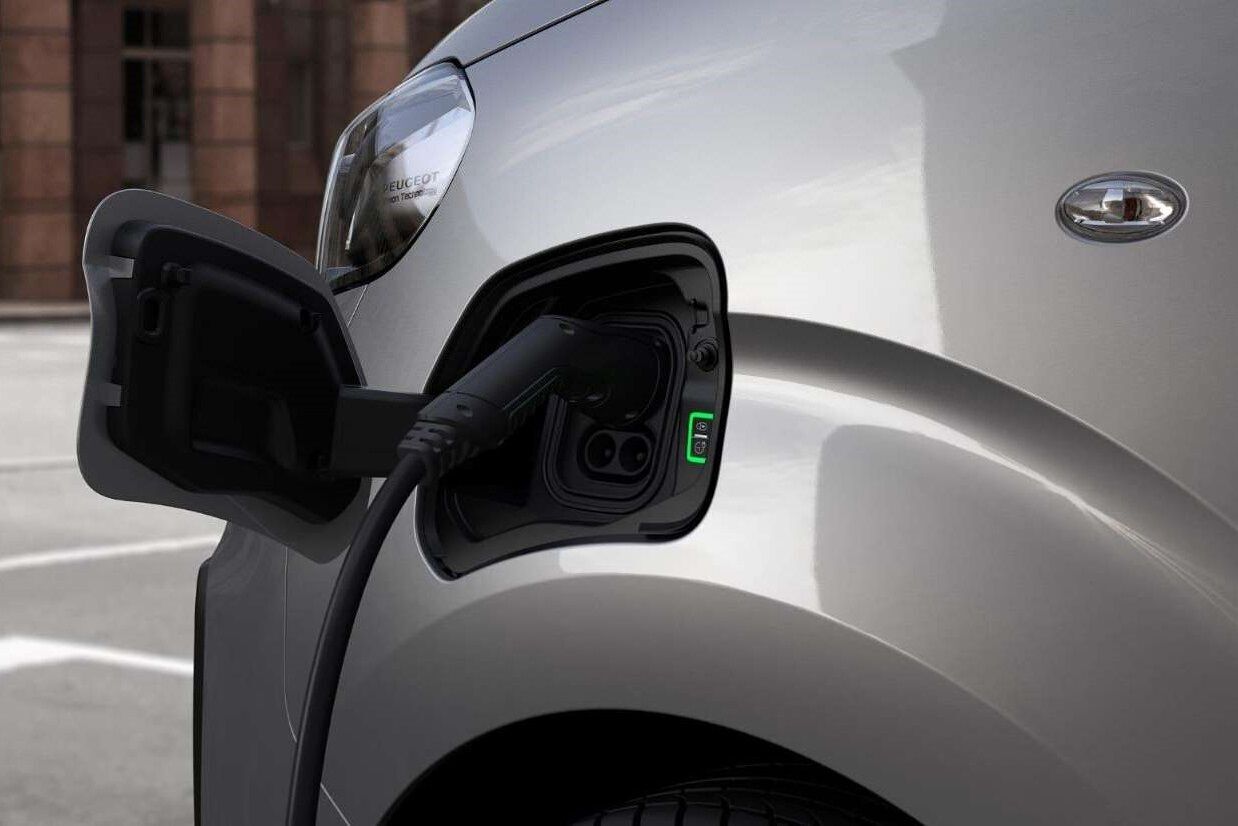 Peugeot e-Expert: электро-фургон следующего поколения